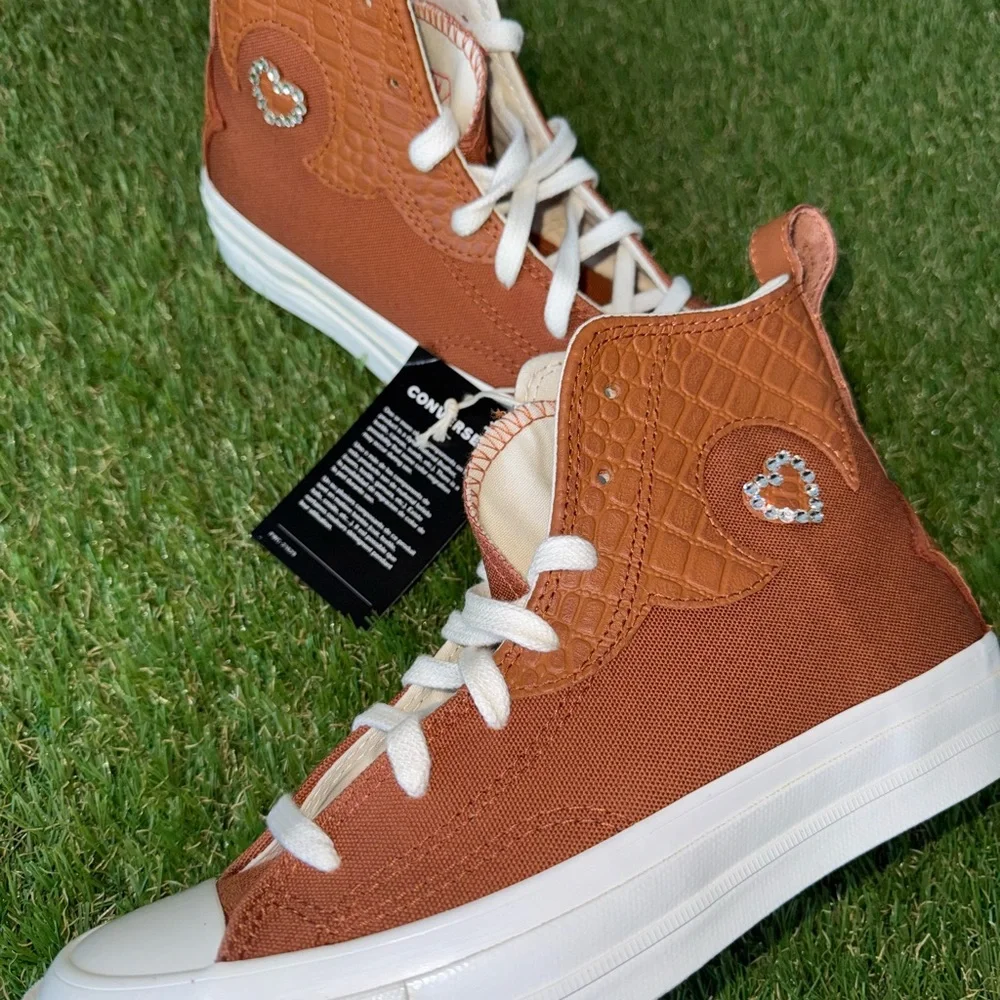 Custom Swarovski Converse Chuck 70 Western High Top in Tawny Owl/Vintage White - Picture 3 of 9